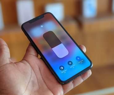 A picture of iPhone 11 Pro. GB 64. Clean sana