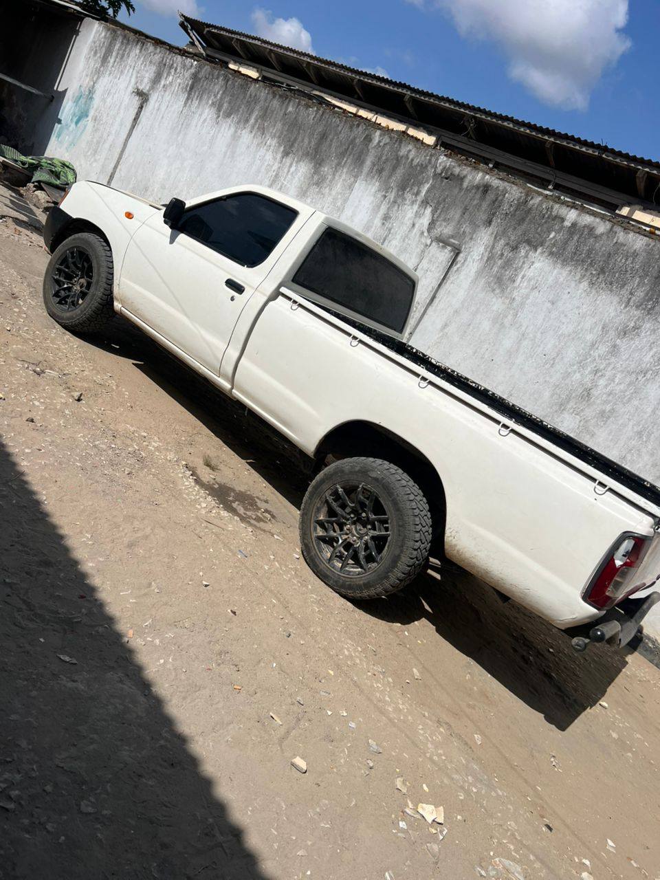 A picture of Nissan pickup single cab diesel Bei 15 5m piga simu