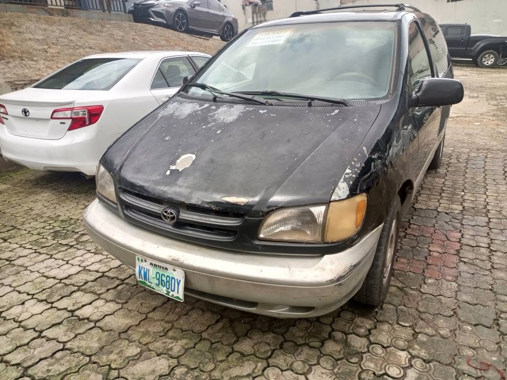 A picture of Toyota sienna Nigeria used first body everything is working perfect