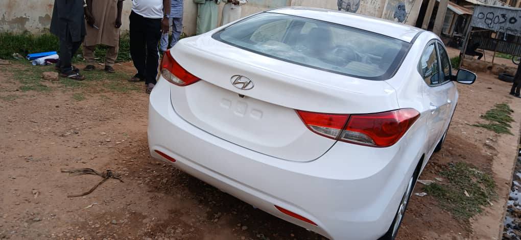 A picture of 2013 Hyundai Elantra untempered engine and gear AC chilling