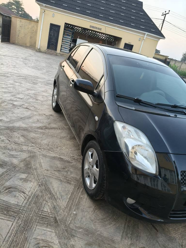 A picture of Tokunbo Toyota Yaris 010 manual gear pure firstbody keyless remote