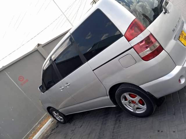 A picture of TOYOTA NOAH