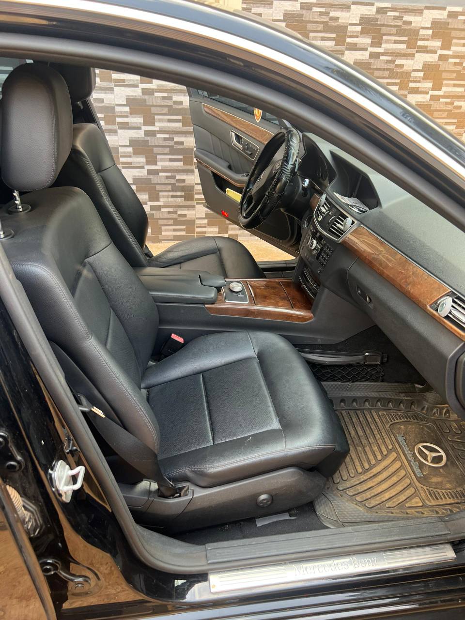 A picture of Super sharp 2012 E350 Benz. 9.3m