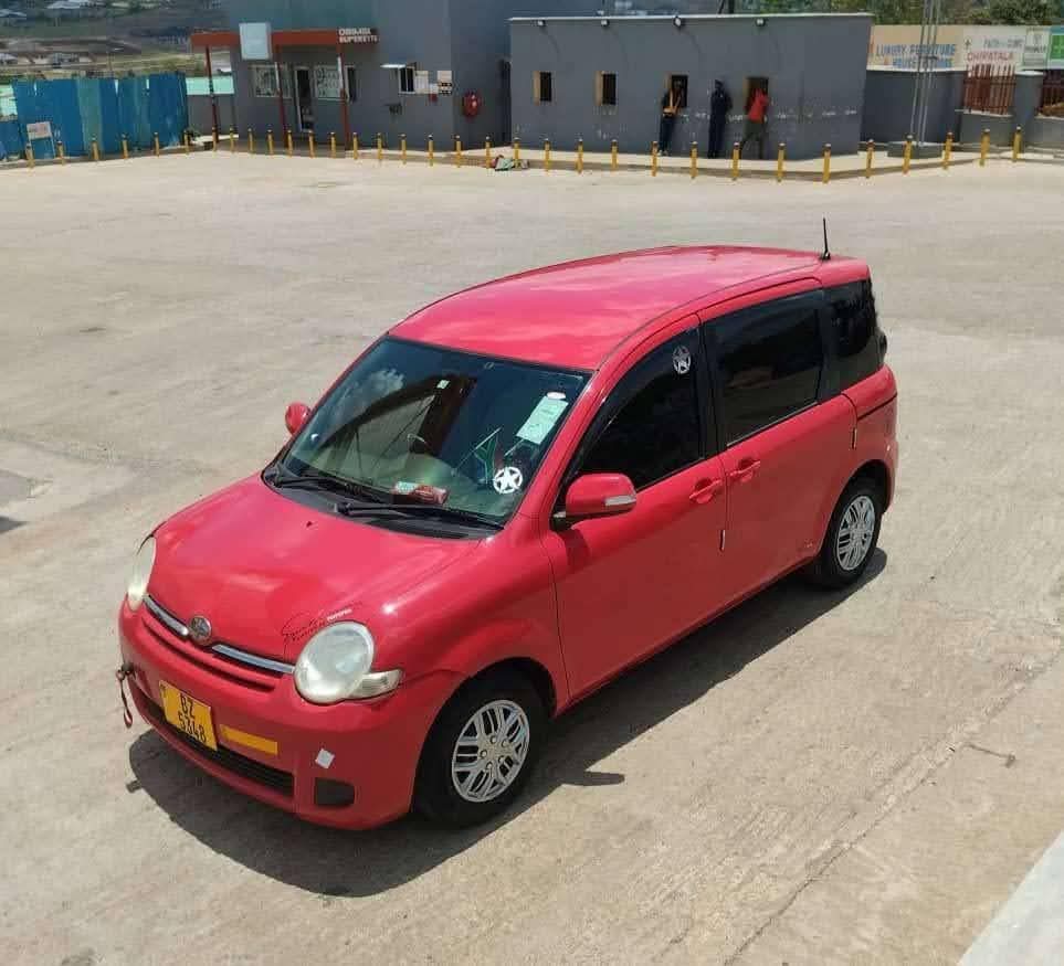 A picture of 2017 Toyota sianta 2019