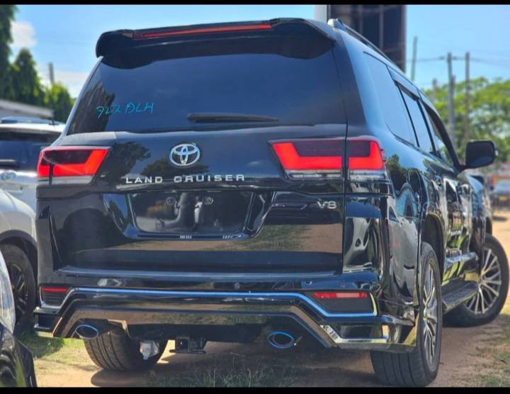 A picture of Toyota Landcruiser 200 series