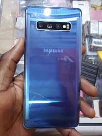 A picture of QUICK DEAL SAMSUNG S10 AT 290000