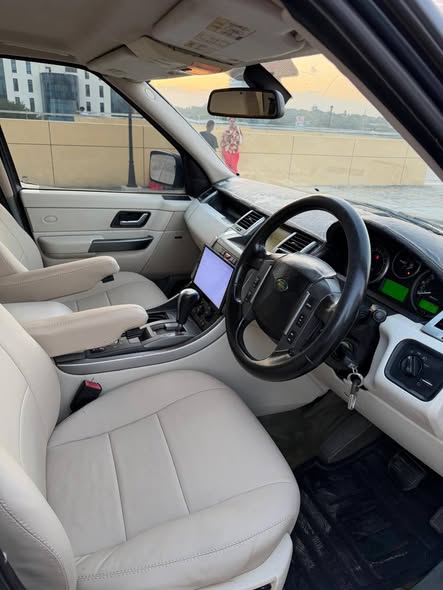 A picture of RANGER ROVER SPORT
