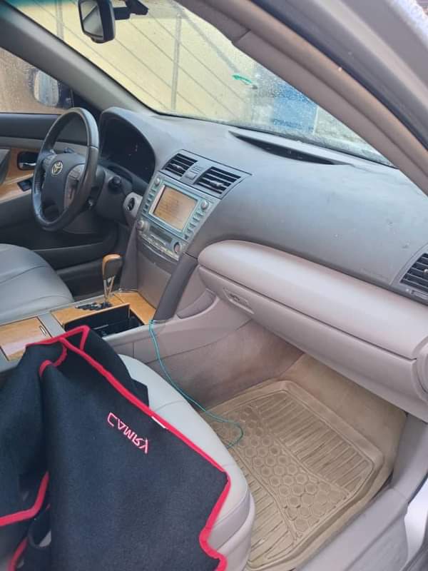 A picture of clean xle toyota camry with thumbstart Toks standard Engine and