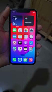 A picture of Iphone 11 plain imenyooka
