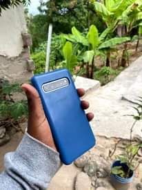 A picture of Samsung s10 plus 5g