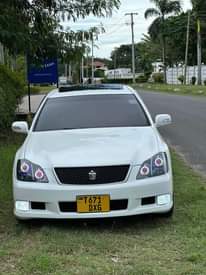 A picture of Crown fully option kaliiiii