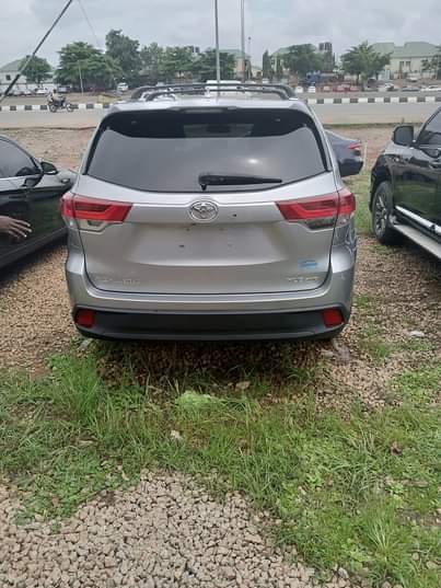 A picture of TOYOTA HIGHLANDER
