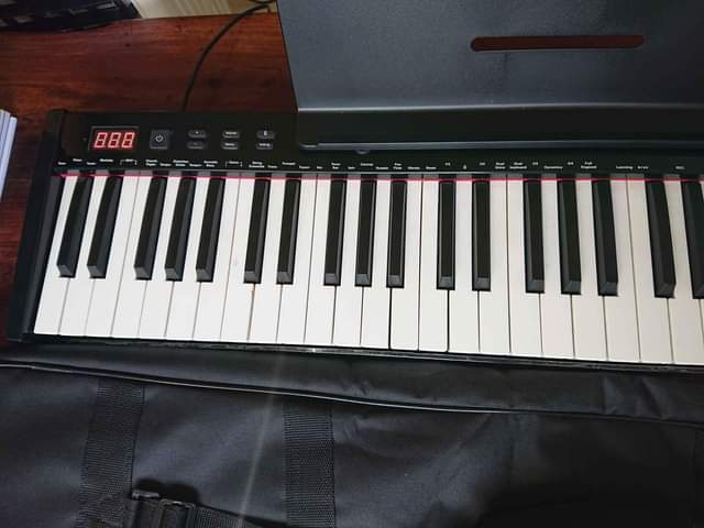 A picture of Kinanda cha MIDI type C 61 keys chenye touch response