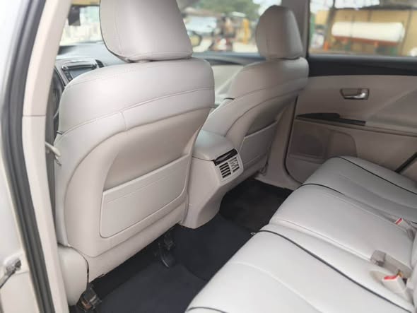 A picture of Toyota Venza 2010