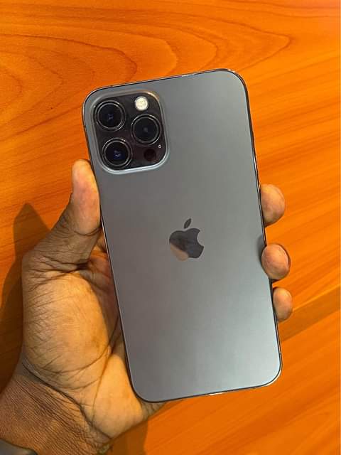 A picture of iPhone 12promax