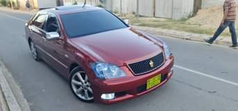 A picture of 2006 toyota crown arthlete