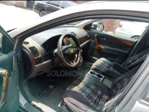 A picture of Honda CR V 2007 neatly used