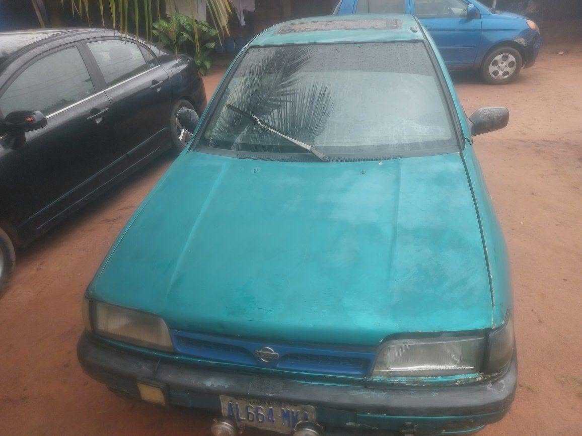 A picture of 2003 Nissan sony