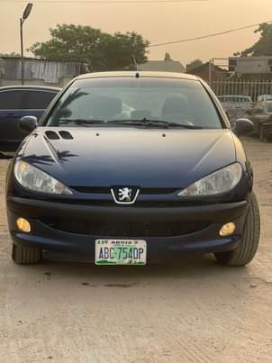 A picture of Clean used automatic 206 with clean body