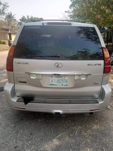 A picture of GX 470 jeep