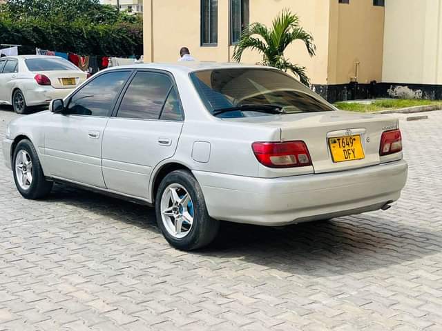 A picture of TOYOTA CARINA