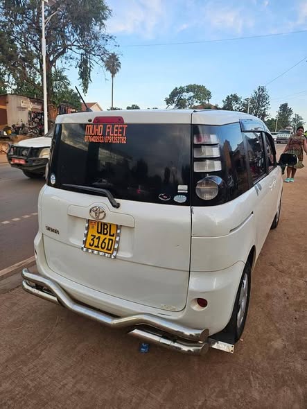 A picture of Toyota Sienta 2007 on sale