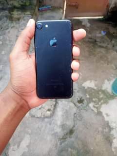 A picture of I PHONE 7PLAIN