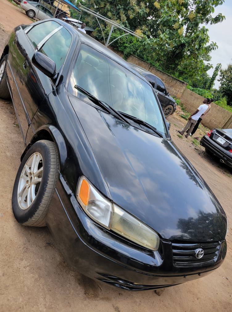 A picture of Toyota pencil Camry