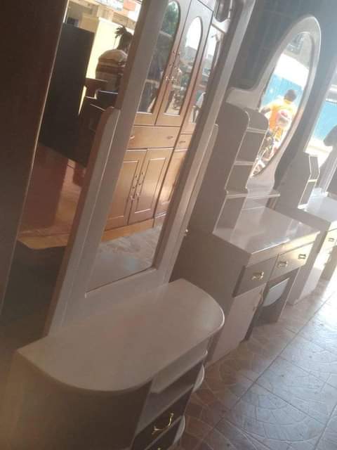 A picture of Dressing mirrors