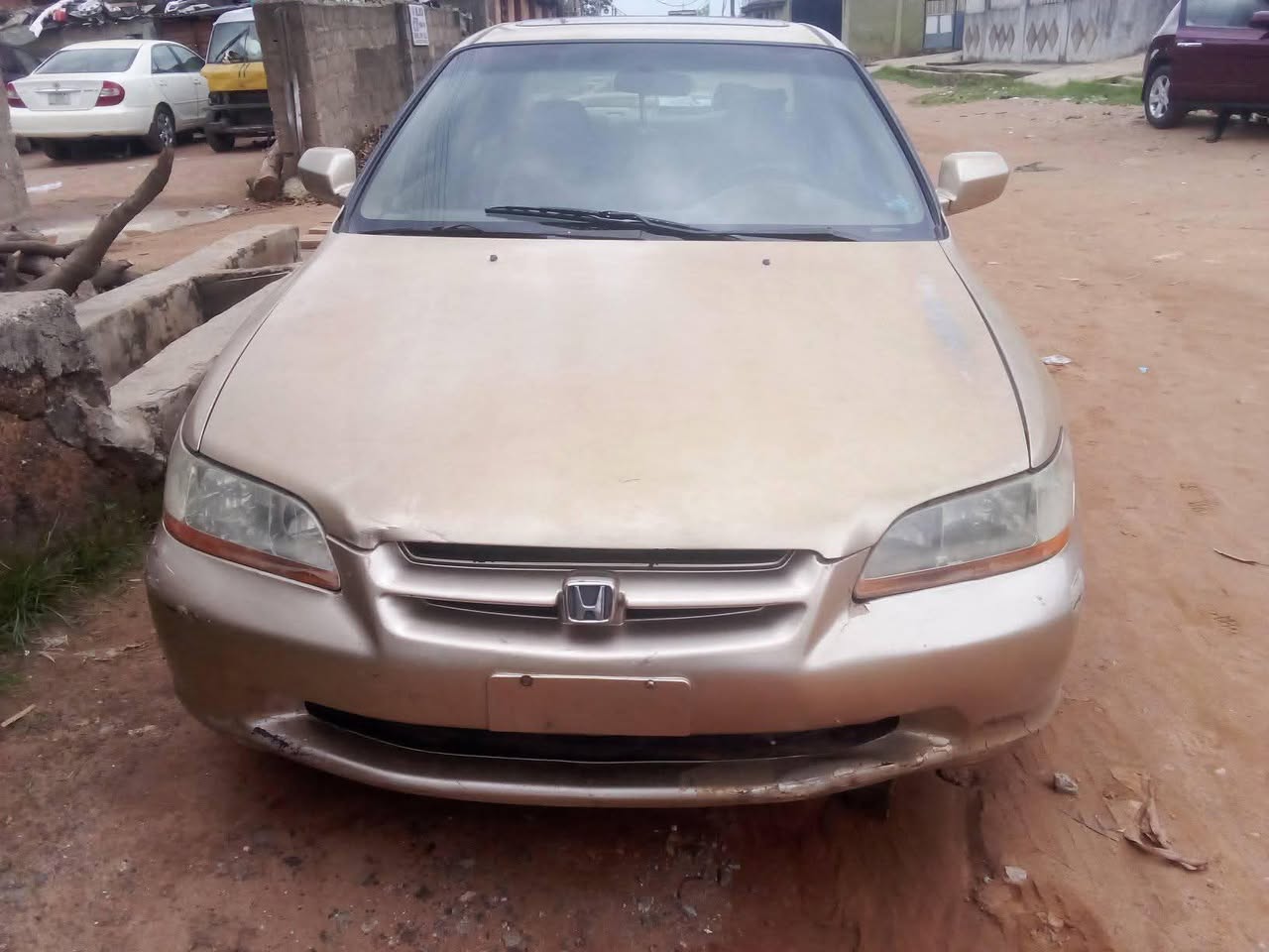 A picture of 2000 Honda Accord first body honda accord 2000