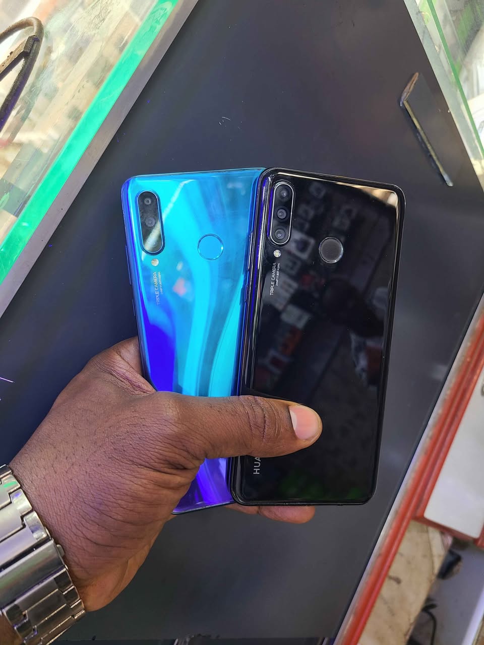 A picture of Huawei p 30 128gb 4 gb ram