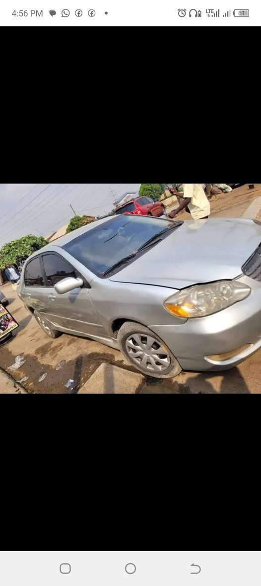 A picture of 2004 Toyota corolla