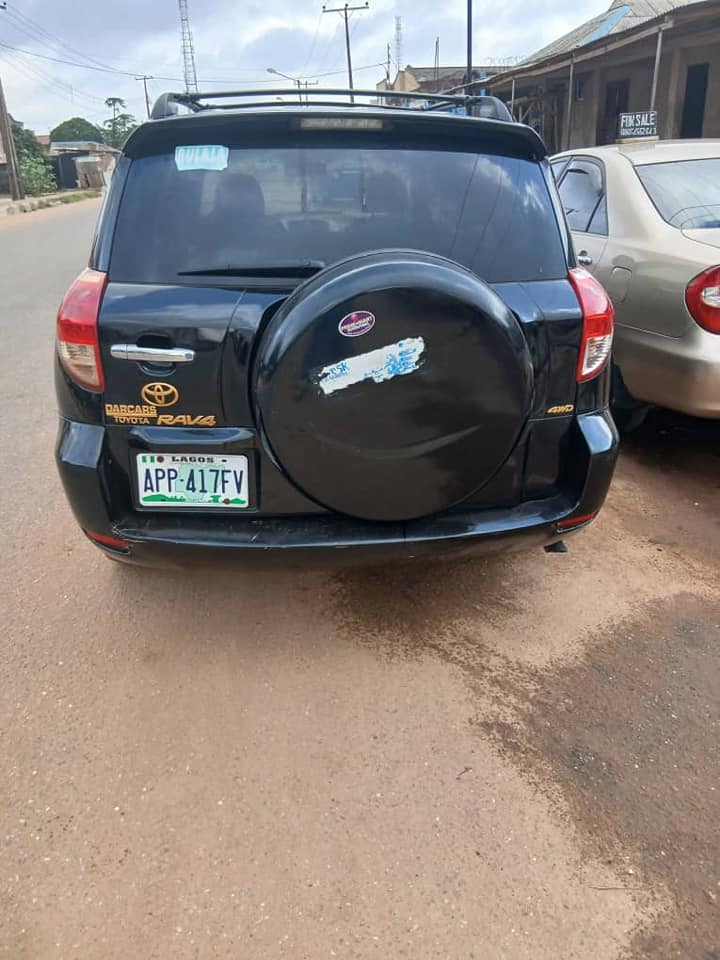 A picture of Toyota rav 4 2008