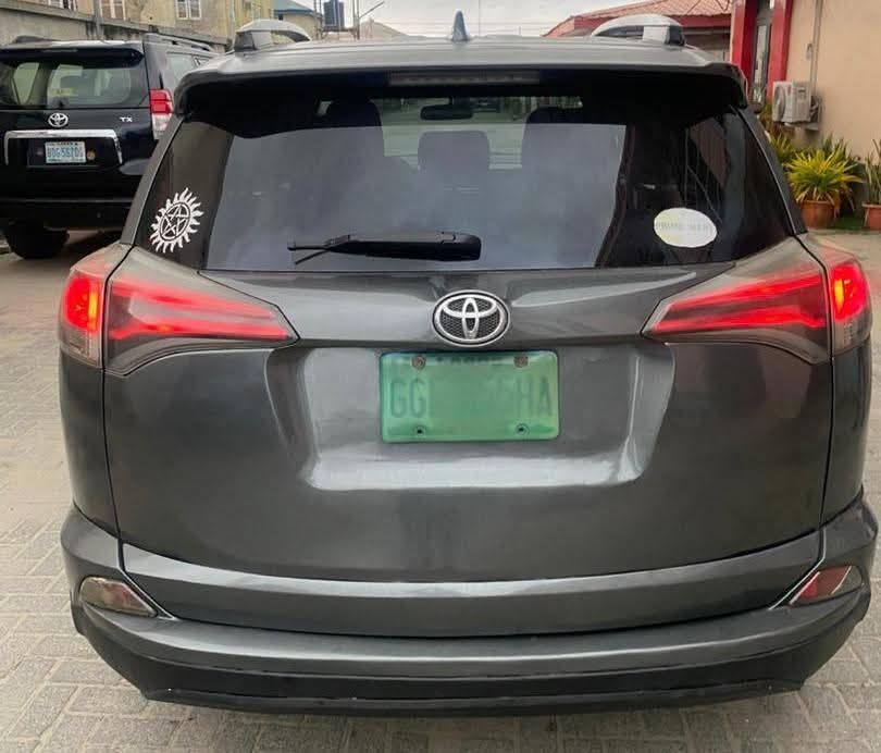 A picture of 2016 Toyota RAV4 le