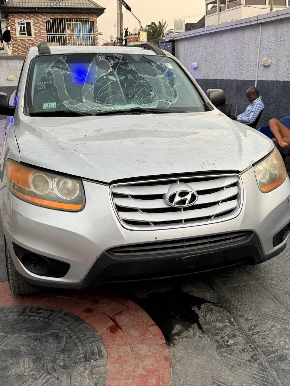 A picture of Hyundai Santafe 2012