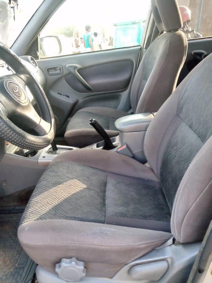 A picture of First body 2004 Toyota Rav4