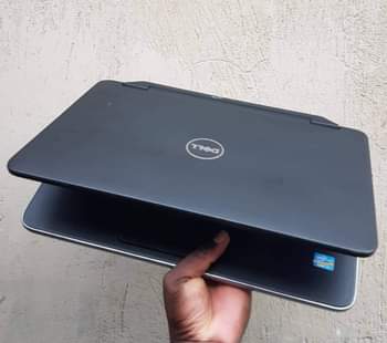 A picture of Dell core i7 laptop