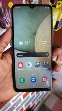 A picture of Samsung A12 gb64 ram4 Network4G finger pemben