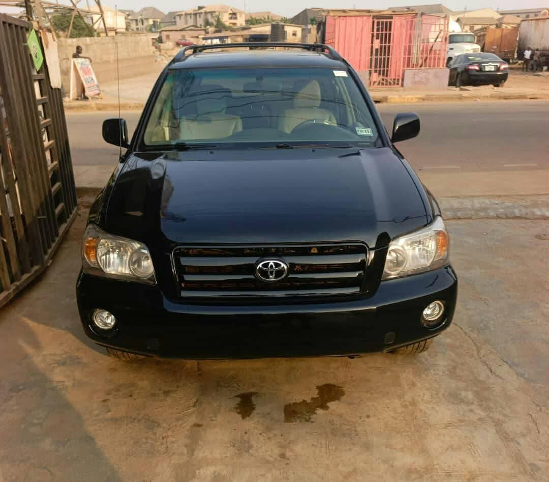 A picture of 2004 Toyota highlander