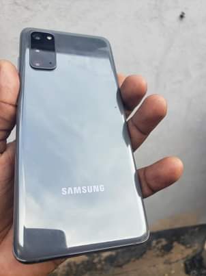 A picture of Samsung S20