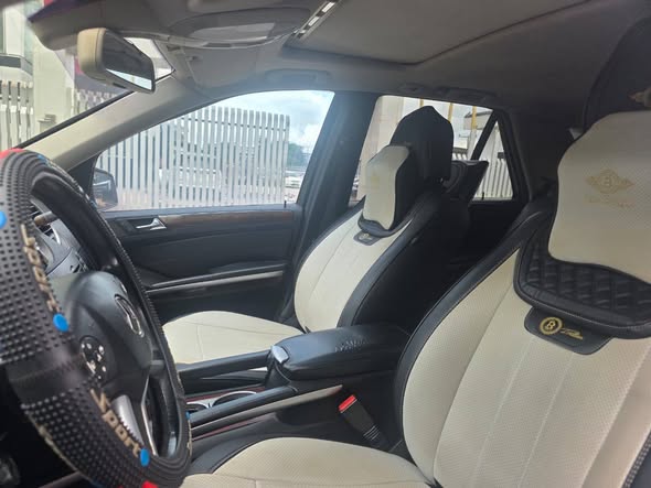 A picture of 2012 Mercedes Benz ML 350