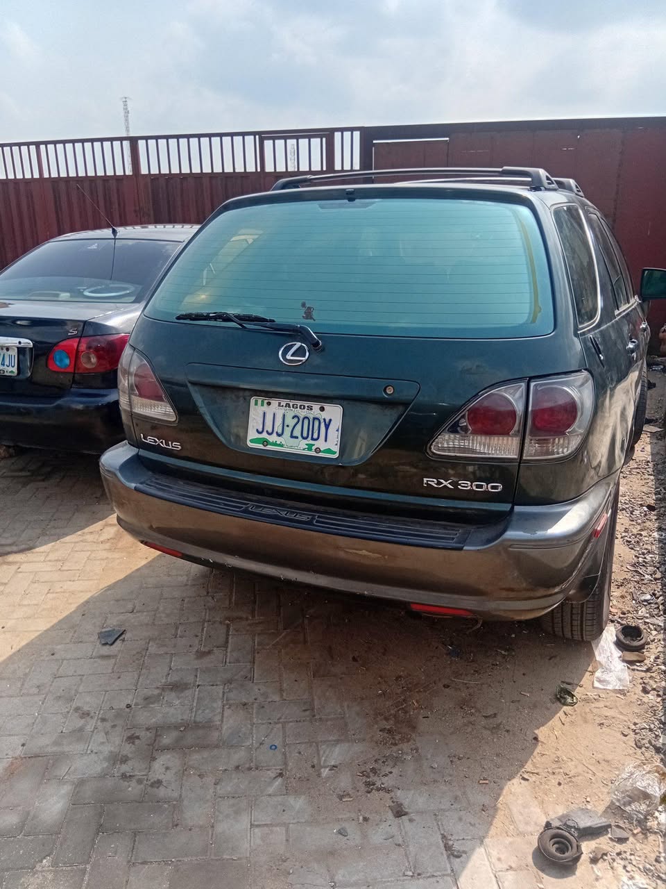 A picture of 2004 Toyota lexus rx 300