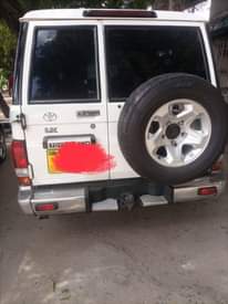 A picture of  LANDCRUISER_LX_0620356906