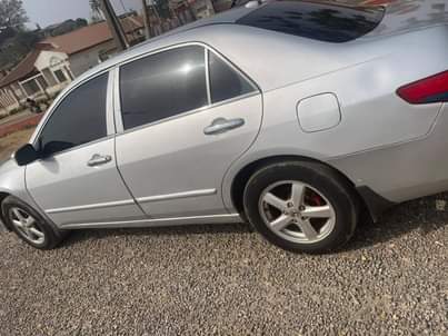 A picture of Honda Accord 2004
