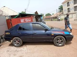A picture of 2000 Nissan sunny 2000 Navy blue