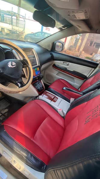 A picture of Neatly used Lexus rx330
