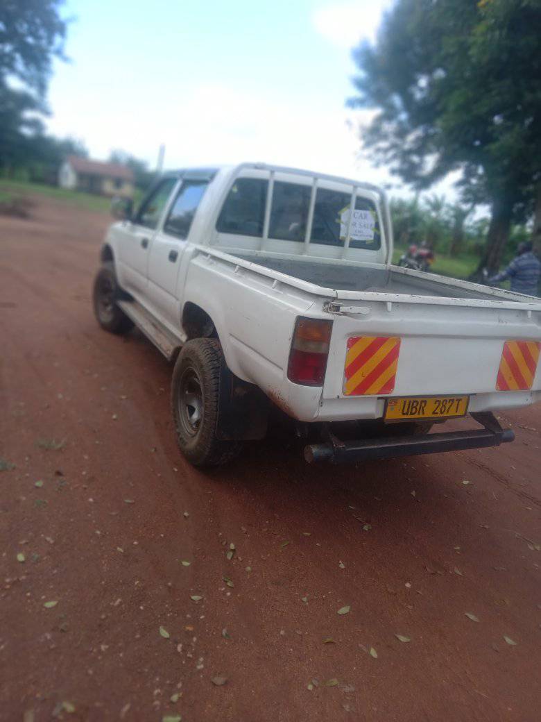 A picture of Atoyota hilux double cabin 4x4