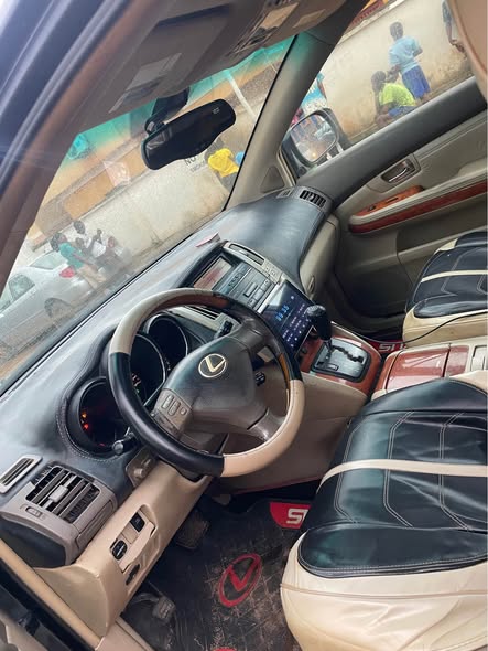 A picture of 2005 Rx330 08123919017