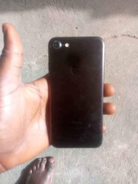 A picture of Iphone 7 128gb NTID
