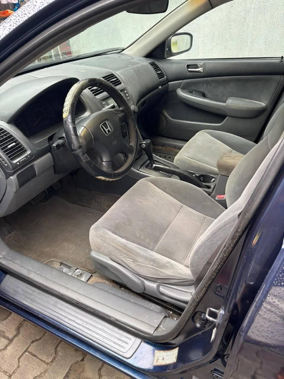 A picture of Honda accord 2004